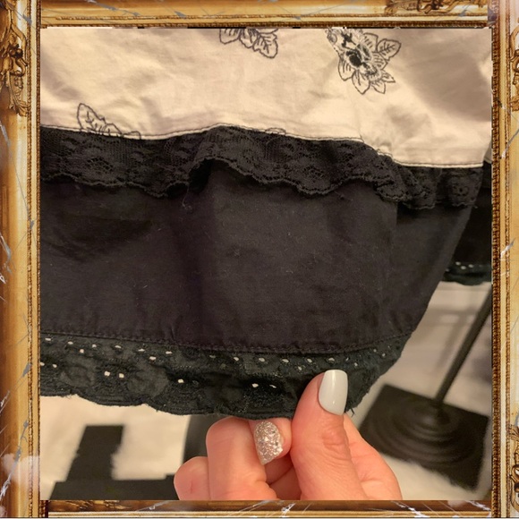 🚨Final Sale 🧚♀️Tripp NYC Skull Floral Lace Tiered Mini Skirt - Picture 9 of 16